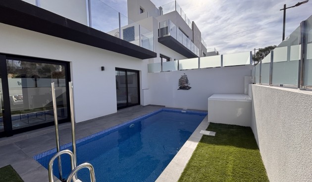Återförsäljning - Villa -
Villamartin - Costa Blanca