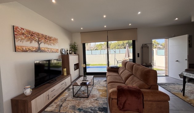 Återförsäljning - Villa -
Villamartin - Costa Blanca