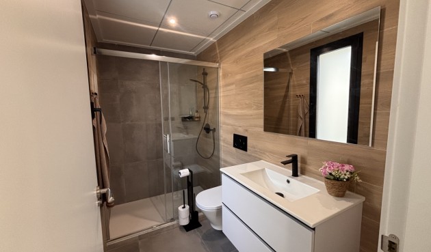 Återförsäljning - Villa -
Villamartin - Costa Blanca