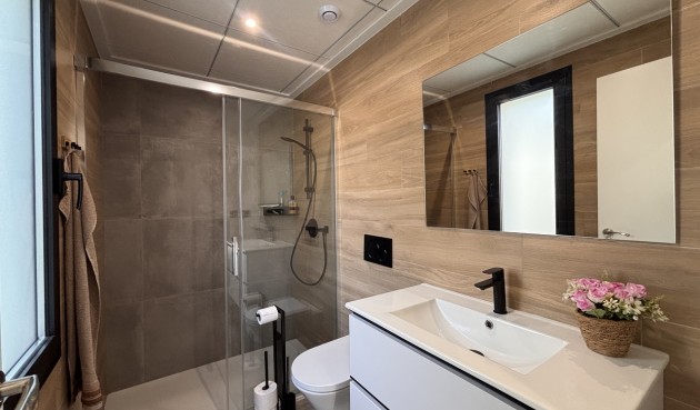 Återförsäljning - Villa -
Villamartin - Costa Blanca