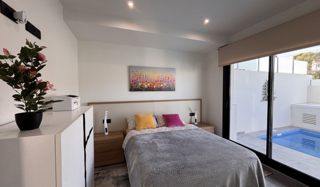 Återförsäljning - Villa -
Villamartin - Costa Blanca