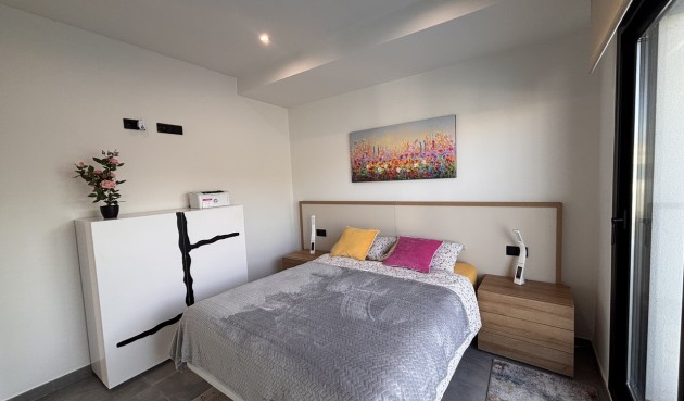 Återförsäljning - Villa -
Villamartin - Costa Blanca