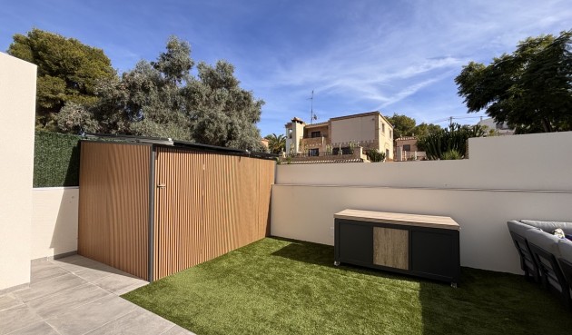 Återförsäljning - Villa -
Villamartin - Costa Blanca