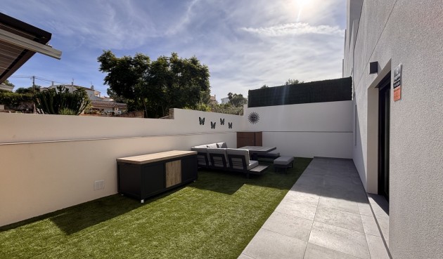 Återförsäljning - Villa -
Villamartin - Costa Blanca