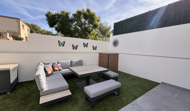 Återförsäljning - Villa -
Villamartin - Costa Blanca