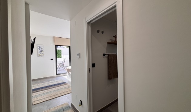 Återförsäljning - Villa -
Villamartin - Costa Blanca