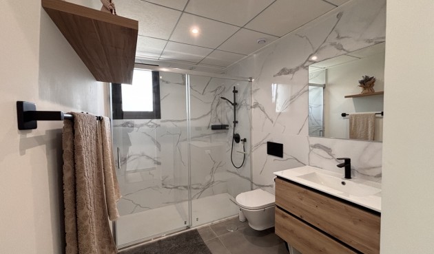 Återförsäljning - Villa -
Villamartin - Costa Blanca