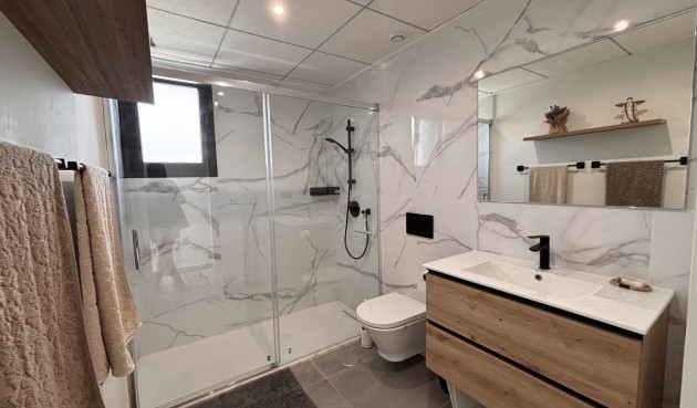 Återförsäljning - Villa -
Villamartin - Costa Blanca