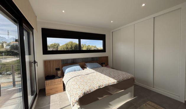 Återförsäljning - Villa -
Villamartin - Costa Blanca