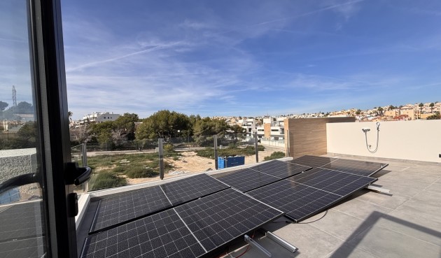 Återförsäljning - Villa -
Villamartin - Costa Blanca