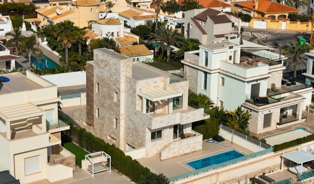 Brukt - Villa -
La Zenia - Costa Blanca