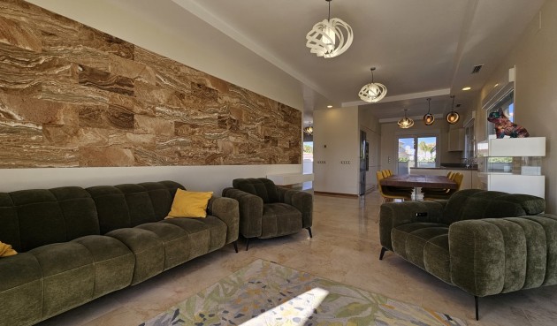 Resale - Villa -
La Zenia - Costa Blanca