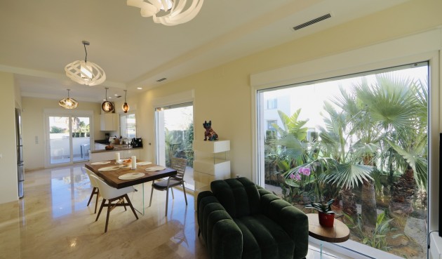 Resale - Villa -
La Zenia - Costa Blanca