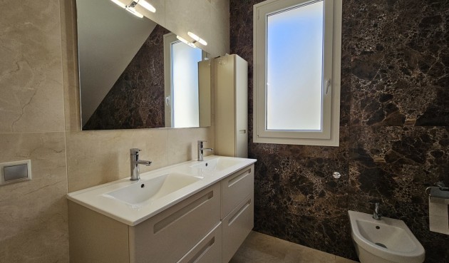 Resale - Villa -
La Zenia - Costa Blanca