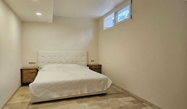 Resale - Villa -
La Zenia - Costa Blanca