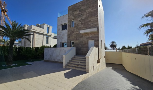 Resale - Villa -
La Zenia - Costa Blanca