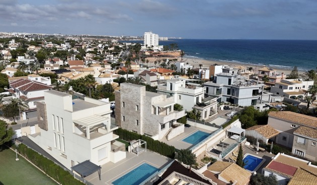 Resale - Villa -
La Zenia - Costa Blanca