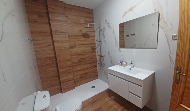 Återförsäljning - Town House -
Roldan - Inland