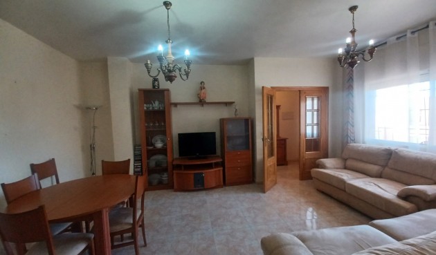 Återförsäljning - Town House -
Roldan - Inland