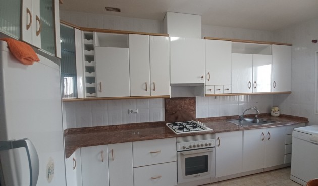 Återförsäljning - Town House -
Roldan - Inland