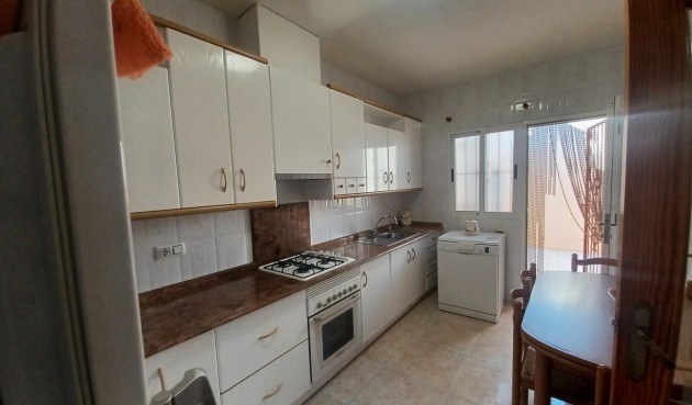 Återförsäljning - Town House -
Roldan - Inland