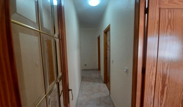 Återförsäljning - Town House -
Roldan - Inland