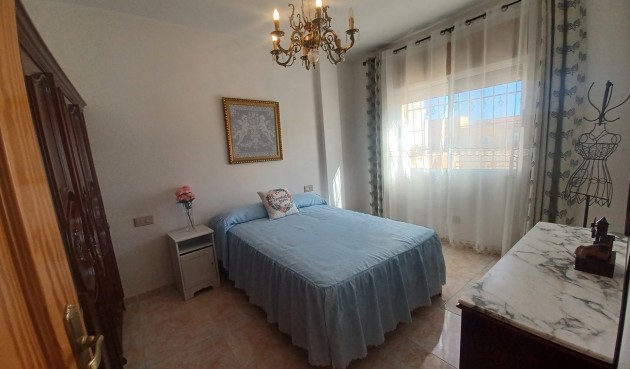 Återförsäljning - Town House -
Roldan - Inland