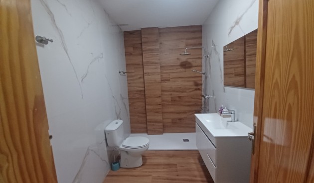 Återförsäljning - Town House -
Roldan - Inland