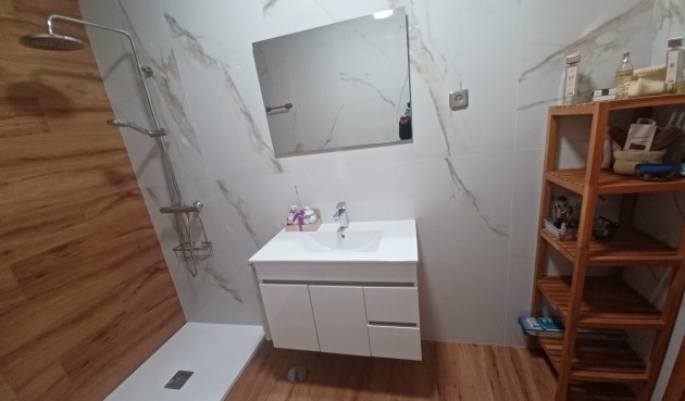 Återförsäljning - Town House -
Roldan - Inland