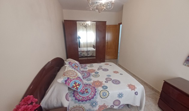 Återförsäljning - Town House -
Roldan - Inland