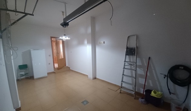 Återförsäljning - Town House -
Roldan - Inland