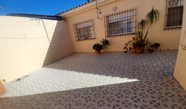 Återförsäljning - Town House -
Roldan - Inland