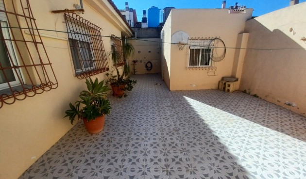 Återförsäljning - Town House -
Roldan - Inland