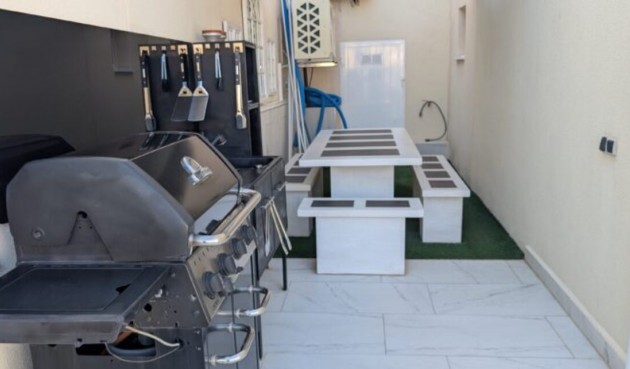 Återförsäljning - Villa -
Villamartin - Costa Blanca