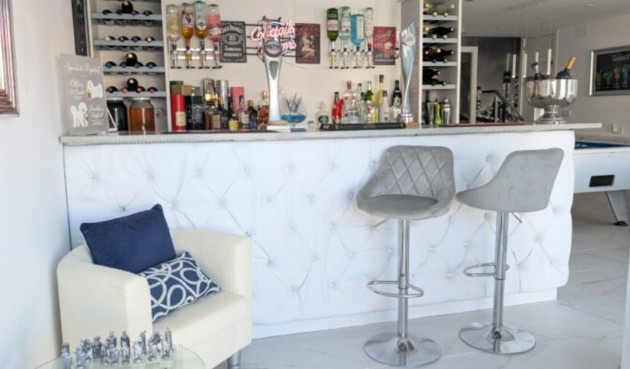 Återförsäljning - Villa -
Villamartin - Costa Blanca