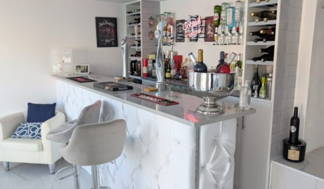 Återförsäljning - Villa -
Villamartin - Costa Blanca