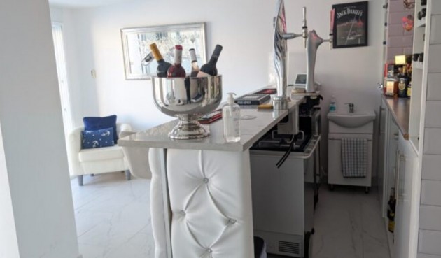 Återförsäljning - Villa -
Villamartin - Costa Blanca