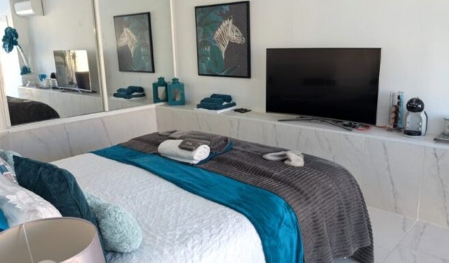 Återförsäljning - Villa -
Villamartin - Costa Blanca