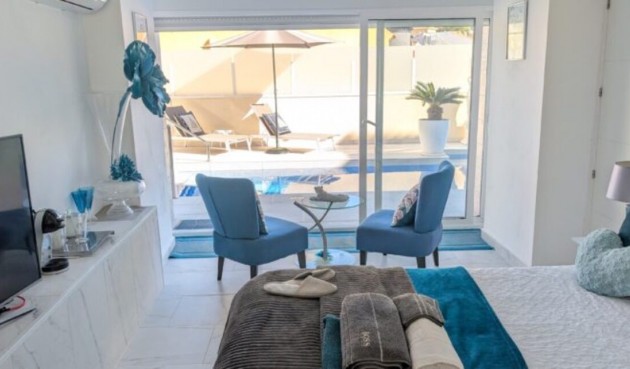 Återförsäljning - Villa -
Villamartin - Costa Blanca