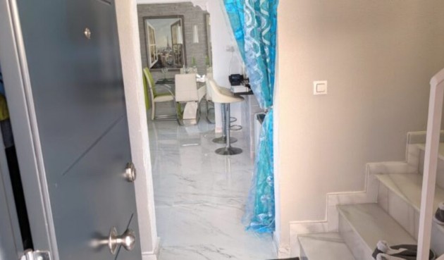 Återförsäljning - Villa -
Villamartin - Costa Blanca