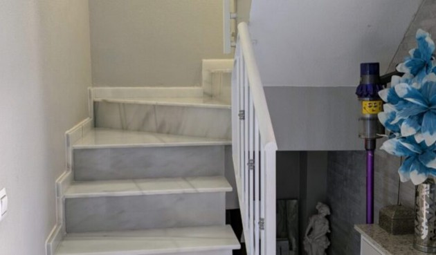 Återförsäljning - Villa -
Villamartin - Costa Blanca