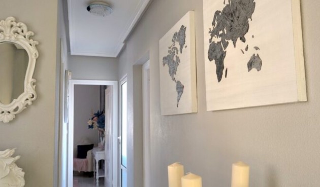 Återförsäljning - Villa -
Villamartin - Costa Blanca