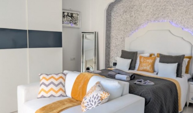 Återförsäljning - Villa -
Villamartin - Costa Blanca