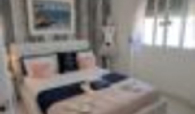 Återförsäljning - Villa -
Villamartin - Costa Blanca