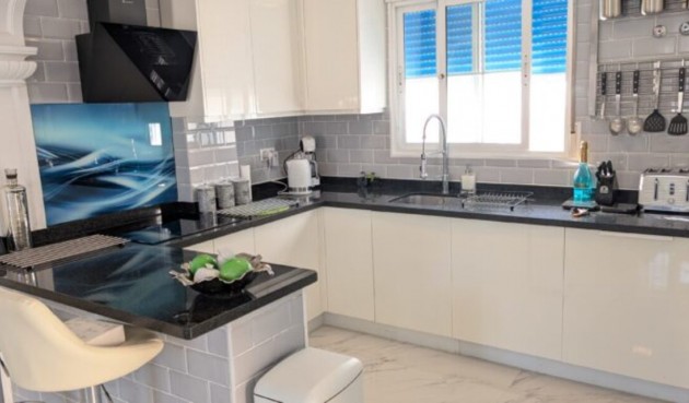 Återförsäljning - Villa -
Villamartin - Costa Blanca