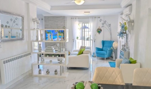 Återförsäljning - Villa -
Villamartin - Costa Blanca