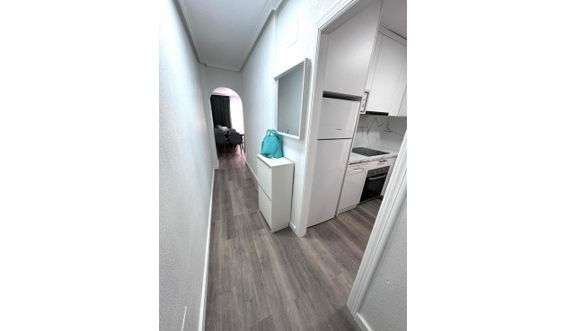 Brukt - Apartment -
Torrevieja - Centro - Muelle Pesquero