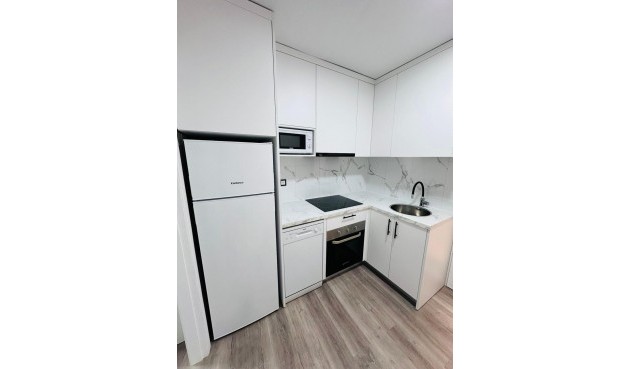 Brukt - Apartment -
Torrevieja - Centro - Muelle Pesquero