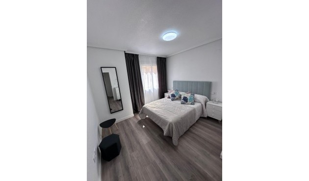 Brukt - Apartment -
Torrevieja - Centro - Muelle Pesquero