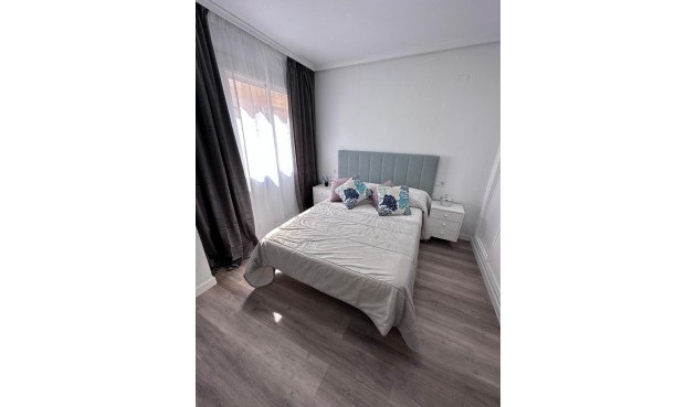 Brukt - Apartment -
Torrevieja - Centro - Muelle Pesquero